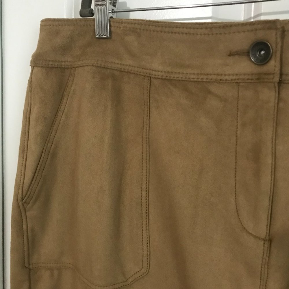 Fashionable tan skirt with pockets Liz Claiborne Woman 20W - Looks like suede! - Picture 2 of 6